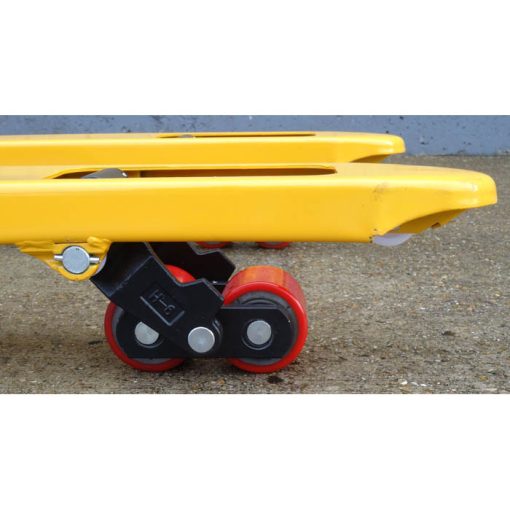3000kg-capacity-heavy-duty-pallet-truck-load-wheels