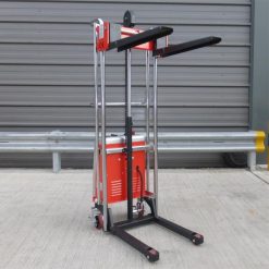 electric-hydraulic-stacker-kie400-raised