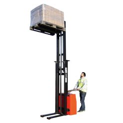 fully-electric-stacker