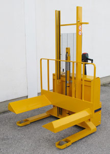 reel-handling-powered-stacker