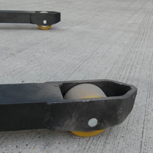 fully-powered-straddle-stacker-less-15-rollers