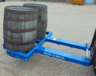 grab-o-matic-wine-and-whiskey-double-barrel-drum-handler