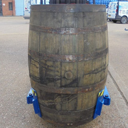 grab-o-matic-wine-and-whiskey-single-barrel-drum-handler