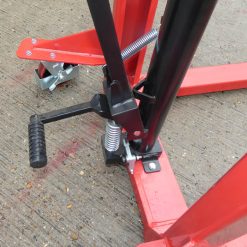 manual-stacker-1500kg-capacity-adjustable-forged-forks-1600mm-lift-height-foot-pump