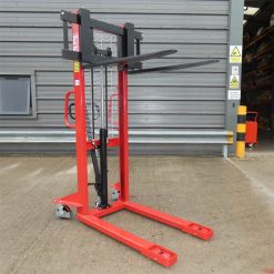 manual-stacker-1500kg-capacity-adjustable-forged-forks-1600mm-lift-height