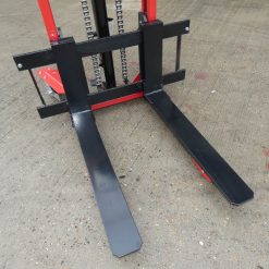 manual-stacker-2000kg-capacity-adjustable-forged-forks-1500mm-lift-height